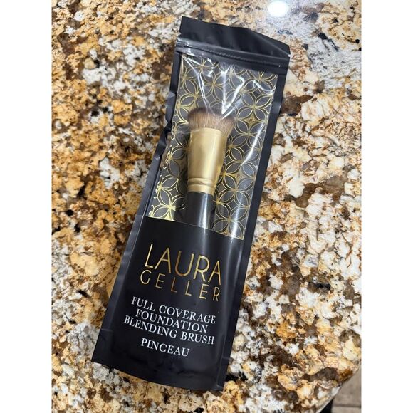 Laura Geller Black Full Coverage For All Full Face Makeup Brush - Picture 2 of 5